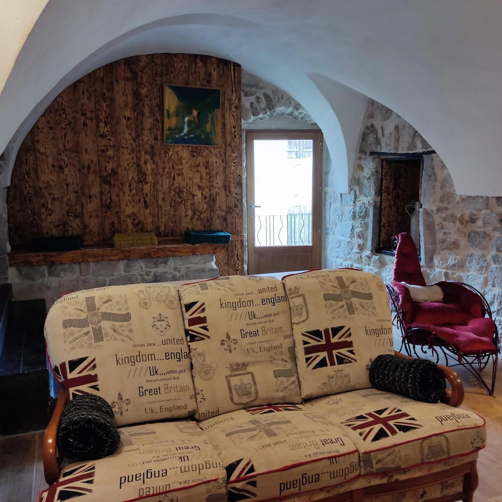 Maison Pierre Et Voute Au Coeur Du Village Balazuc Eksteriør billede